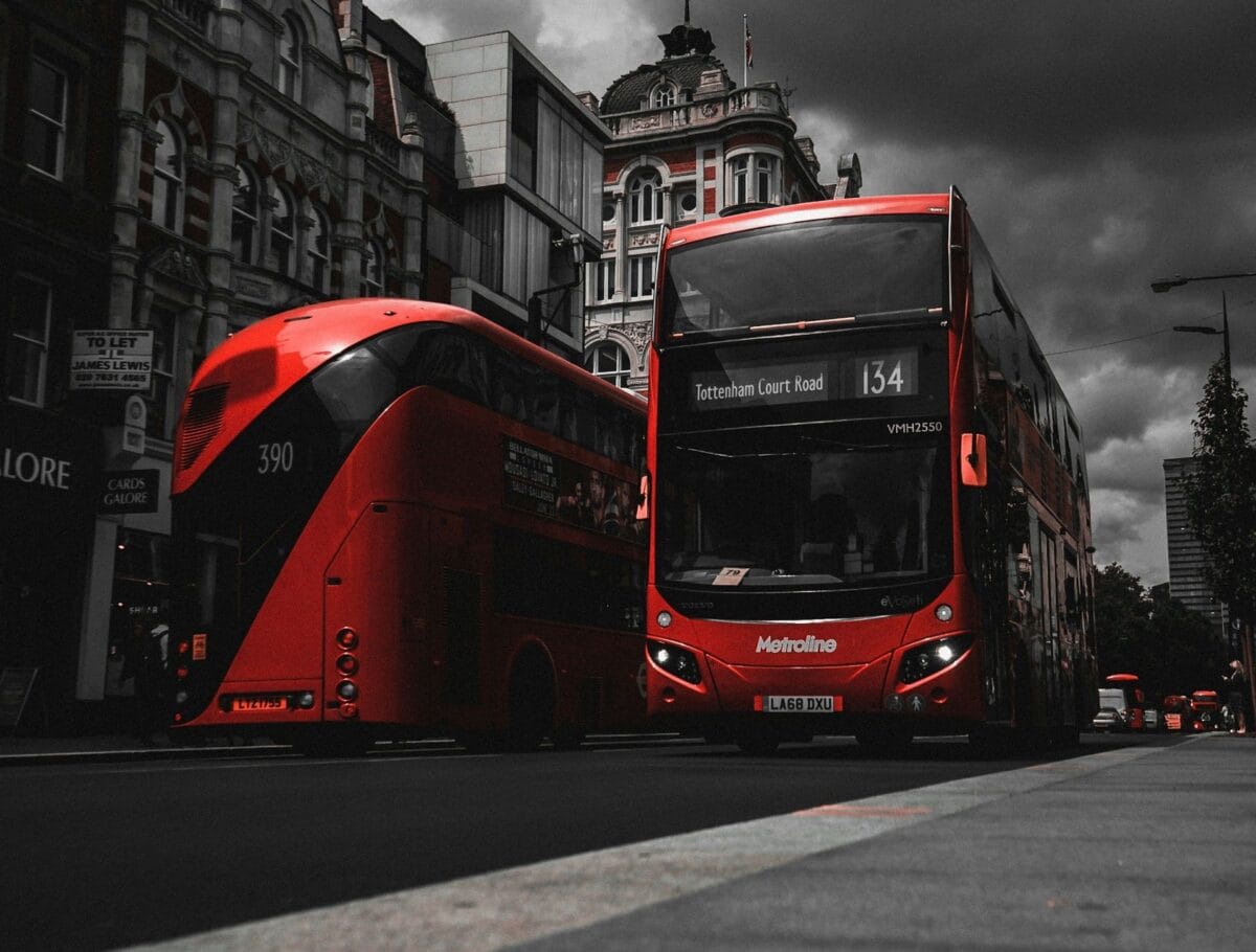 Engelska nivå 3 | NTI-skolan | Bilden är AI-genererad